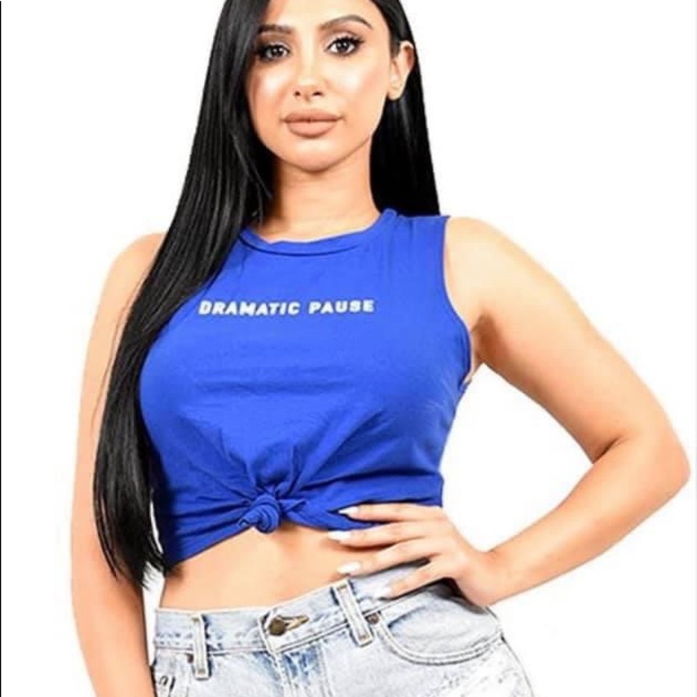 LETTER PRINT SLEEVELESS CROP TOP